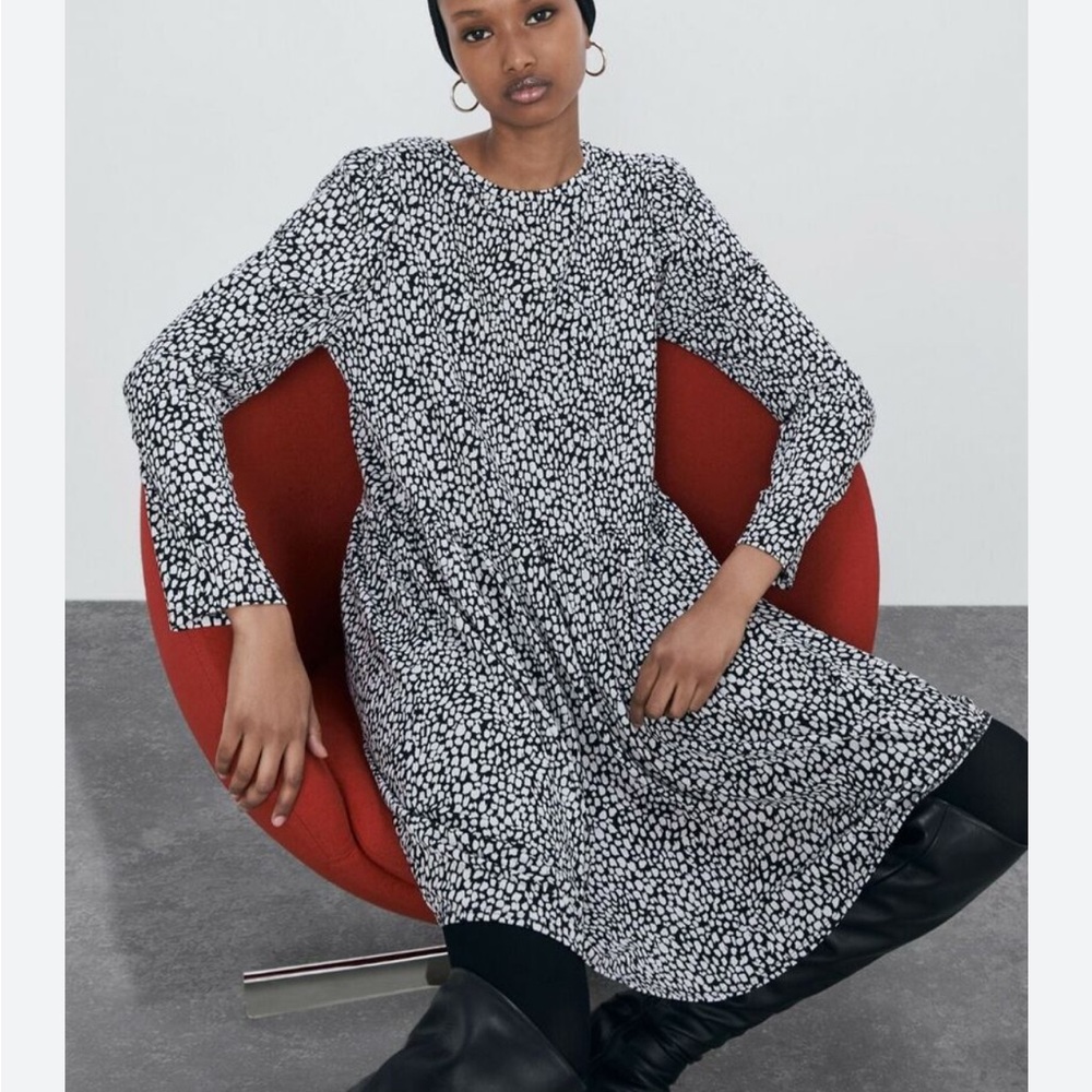 Zara flowy printed black/white dress long sleeve